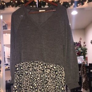 L:S gray sweater v-neck and leopard ruffle bottom